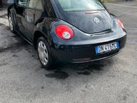 Usata VW New Beetle 102 CV (75 kW) 2008 Nero Utilitaria