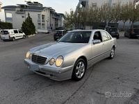 Usata Mercedes E270 Elegance 170 CV (125 kW) 2002 Grigio Berlina