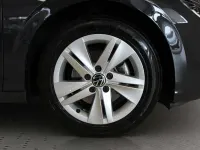 Usata VW Golf VIII Life 116 CV (85 kW) 2024 Grigio Berlina