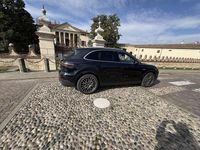 Usata Porsche Cayenne 340 CV (250 kW) 2021 Moonlight blue metallic SUV