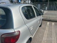 Usata Toyota Yaris 2001 Grigio Utilitaria