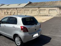 Usata Toyota Yaris 87 CV (63 kW) 2010 Grigio Utilitaria