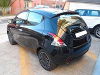 Begagnad Lancia Ypsilon Gold 69 HK (50 kW) 2023 Svart Halvkombi