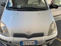 Usata Toyota Yaris 87 CV (63 kW) 2002 Grigio Utilitaria