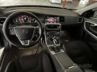 Usata Volvo V60 190 CV (139 kW) 2016 Nero Station wagon