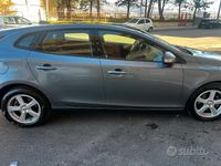 Usata Volvo V40 120 CV (88 kW) 2018 Grigio Berlina