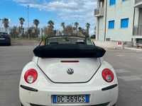 Usata VW New Beetle 105 CV (77 kW) 2004 Bianco Utilitaria