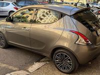 Usata Lancia Ypsilon Gold 71 CV (52 kW) 2023 Grigio pietra metallizzato Utilitaria