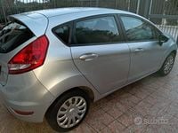 Usata Ford Fiesta 96 CV (70 kW) 2010 Grigio Utilitaria