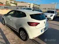 Używany Renault Clio V Business 100 KM (73 kW) 2021 Biały Sedan/Limuzyna