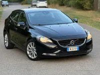 Usata Volvo V40 115 CV (84 kW) 2012 Nero Utilitaria