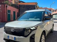 Begagnad Ford Tourneo Courier 125 HK (91 kW) 2024 Grå Minibuss