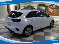 Usata Kia Ceed 140 CV (102 kW) 2021 Bianco Utilitaria
