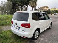 Begagnad VW Touran Highline 150 HK (110 kW) 2015 Vit Minibuss