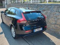 Usata Volvo V40 Momentum 120 CV (88 kW) 2016 Nero Berlina