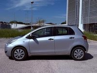 Usata Toyota Yaris 90 CV (66 kW) 2010 Grigio Utilitaria
