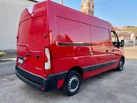 Usata Renault Master 136 CV (100 kW) 2023 Rosso Monovolume