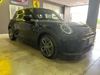 Usata Mini Cooper SE 75 kW (102 CV) 2023 Blu/azzurro Utilitaria