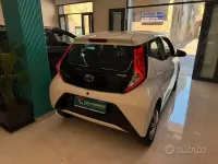 Usata Toyota Aygo Connect Style 72 CV (52 kW) 2021 Bianco Utilitaria