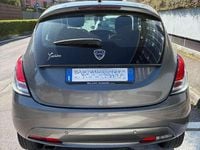 Usata Lancia Ypsilon Silver 69 CV (50 kW) 2017 Grigio Utilitaria
