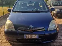 Usata Toyota Yaris 75 CV (55 kW) 2002 Bluazzurro Berlina