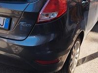Usata Ford Fiesta 75 CV (55 kW) 2015 Grigio Utilitaria