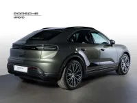 Usata Porsche Macan 144 kW (197 CV) 2024 Verde aventurine metallizzato SUV