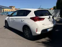 Usata Toyota Auris Hybrid Lounge 99 CV (72 kW) 2015 Berlina