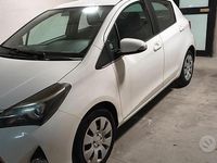 Usata Toyota Yaris 90 CV (66 kW) 2015 Bianco Utilitaria