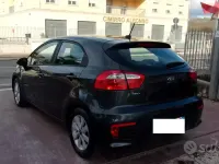 Usado Kia Rio Active 75 HP (55 kW) 2017 Cinzento Sedan