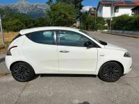 Usata Lancia Ypsilon Platinum 69 CV (50 kW) 2018 Bianco Utilitaria