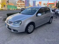 Usata VW Golf V Sportline 105 CV (77 kW) 2004 Grigio Utilitaria