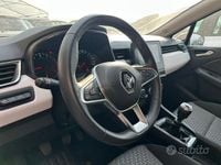 Käytetty Renault Clio V Techno 90 HP (66 kW) 2022 Harmaa Sedan