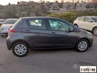 Usata Toyota Yaris Lounge 90 CV (66 kW) 2013 Grigio Utilitaria