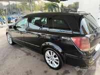 Usata Opel Astra 150 CV (110 kW) 2006 Nero Station wagon