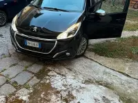 Usata Peugeot 208 82 CV (60 kW) 2018 Nero Utilitaria