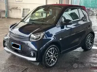 Usata Smart ForTwo Electric Drive Prime 41 kW (56 CV) 2022 Blu Cabrio
