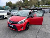 Usata Toyota Yaris Hybrid Lounge 74 CV (54 kW) 2013 Rosso Berlina