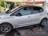 Usata Peugeot 208 68 CV (50 kW) 2012 Grigio Utilitaria
