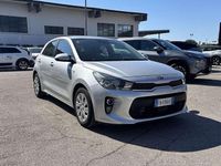 Usado Kia Rio Active 84 HP (61 kW) 2018 Cinzento Sedan