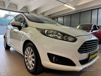 Usata Ford Fiesta 75 CV (55 kW) 2015 Bianco Berlina