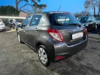 Usata Toyota Yaris Lounge 89 CV (65 kW) 2014 Grigio Utilitaria