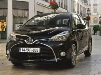 Usata Toyota Yaris Active 101 CV (74 kW) 2016 Bianco Utilitaria