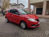 Usata Lancia Ypsilon Silver 69 CV (50 kW) 2015 Rosso Utilitaria