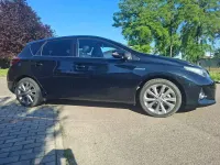 Usata Toyota Auris Hybrid Lounge 99 CV (72 kW) 2015 Blu/azzurro Berlina