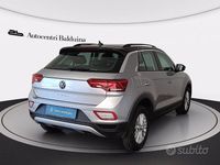 Usata VW T-Roc Life 110 CV (80 kW) 2022 Pyrit silver met/tetto nero me SUV