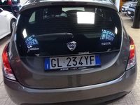 Usata Lancia Ypsilon Gold 69 CV (50 kW) 2022 Grigio Utilitaria