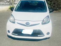 Begagnad Toyota Aygo Connect Style 68 HK (50 kW) 2013 Vit Halvkombi