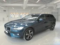 Usata Volvo V60 CC Business Edition 250 CV (183 kW) 2021 Blu/azzurro Station wagon