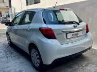 Usata Toyota Yaris Hybrid Style 75 CV (55 kW) 2015 Bianco Berlina
